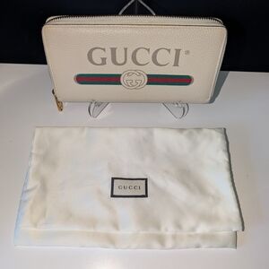 Vintage Gucci Cream Leather Zip Wallet with Interlocking GG